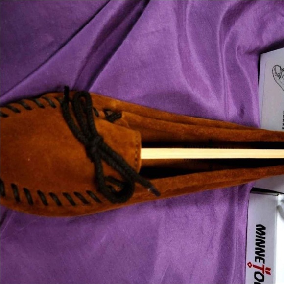 Minnetonka Suede Skimmer Women's size   5.5 - Picture 3 of 3